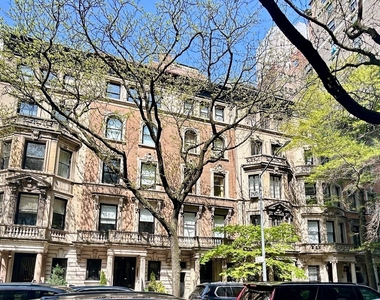 East 74 Street - Photo Thumbnail 6