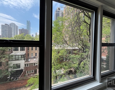 East 63 Street - Photo Thumbnail 3