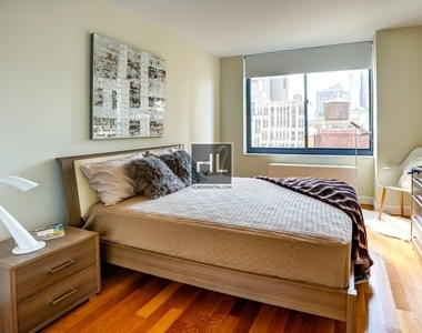 West 48th Street - Photo Thumbnail 2