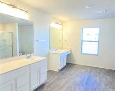 1004 Waverly Drive - Photo Thumbnail 14
