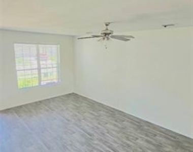 1004 Waverly Drive - Photo Thumbnail 5