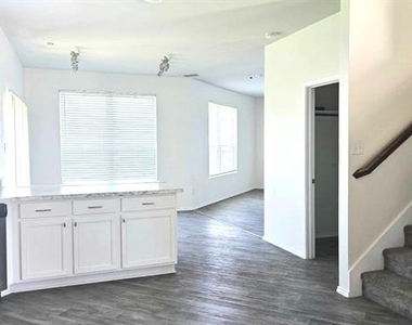1004 Waverly Drive - Photo Thumbnail 1