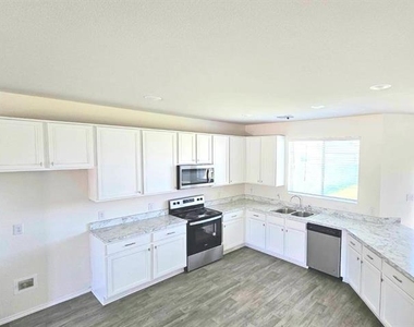 1004 Waverly Drive - Photo Thumbnail 2