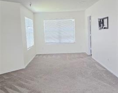 1004 Waverly Drive - Photo Thumbnail 12