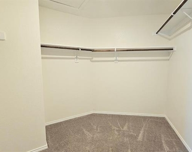 1004 Waverly Drive - Photo Thumbnail 13