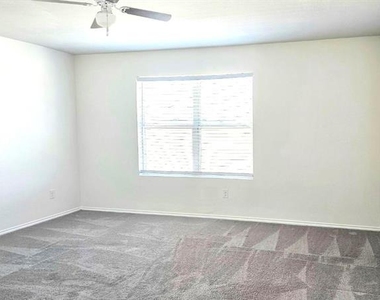 1004 Waverly Drive - Photo Thumbnail 7