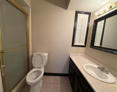 1717 Warwick Street - Photo Thumbnail 18