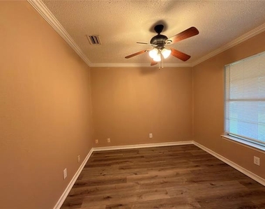 1717 Warwick Street - Photo Thumbnail 14