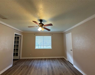 1717 Warwick Street - Photo Thumbnail 10