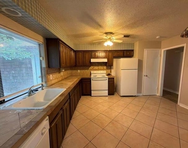 1717 Warwick Street - Photo Thumbnail 7