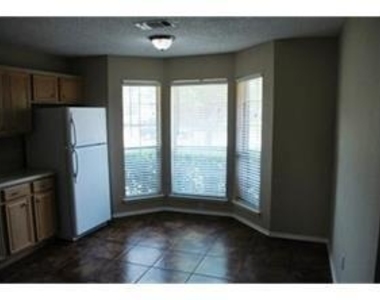 325 Angelina Drive - Photo Thumbnail 2
