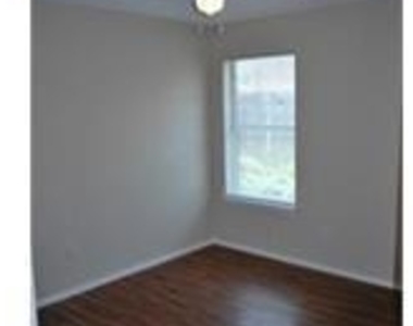 325 Angelina Drive - Photo Thumbnail 6