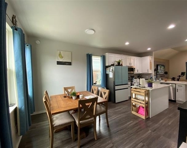 2214 Gordon Street - Photo Thumbnail 7