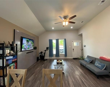 2214 Gordon Street - Photo Thumbnail 4
