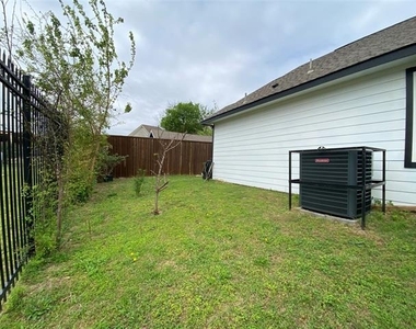 2214 Gordon Street - Photo Thumbnail 24