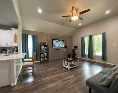 2214 Gordon Street - Photo Thumbnail 3
