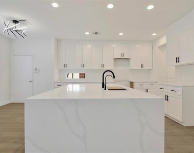 1615 Bryce Canyon Lane - Photo Thumbnail 12