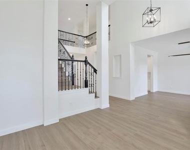 1615 Bryce Canyon Lane - Photo Thumbnail 9