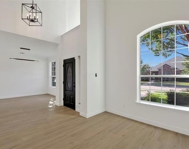 1615 Bryce Canyon Lane - Photo Thumbnail 6