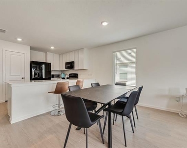 14112 Hammersmith Street - Photo Thumbnail 7