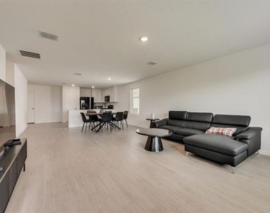 14112 Hammersmith Street - Photo Thumbnail 9