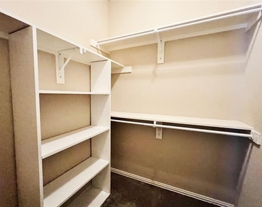 552 Kerry Street - Photo Thumbnail 14