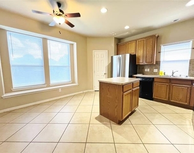 552 Kerry Street - Photo Thumbnail 5
