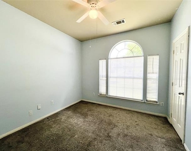 552 Kerry Street - Photo Thumbnail 17