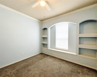 552 Kerry Street - Photo Thumbnail 9
