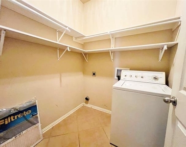 552 Kerry Street - Photo Thumbnail 22