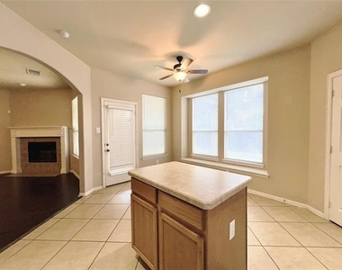 552 Kerry Street - Photo Thumbnail 6