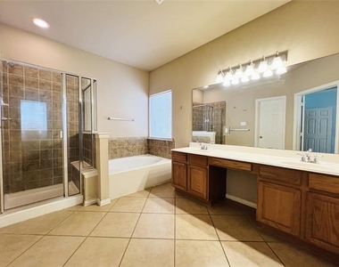 552 Kerry Street - Photo Thumbnail 16