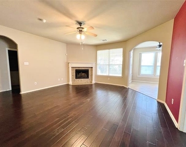 552 Kerry Street - Photo Thumbnail 4