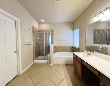 552 Kerry Street - Photo Thumbnail 15