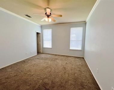 552 Kerry Street - Photo Thumbnail 12
