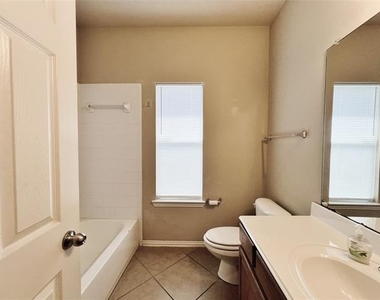 552 Kerry Street - Photo Thumbnail 20