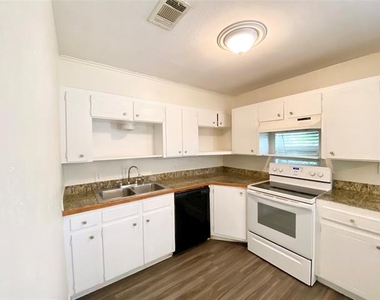 801 Irwin Drive - Photo Thumbnail 2