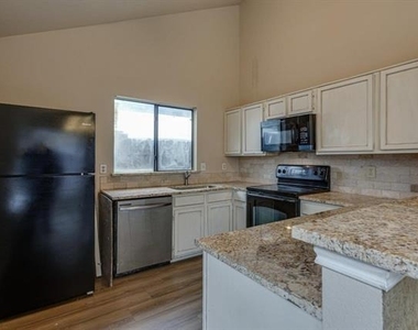 10611 Woodleaf Drive - Photo Thumbnail 3