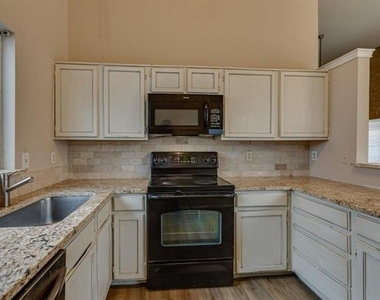 10611 Woodleaf Drive - Photo Thumbnail 9