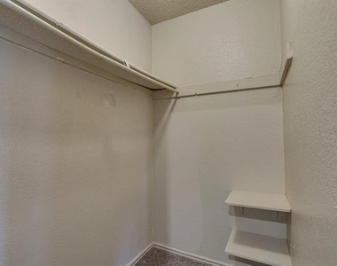10611 Woodleaf Drive - Photo Thumbnail 16