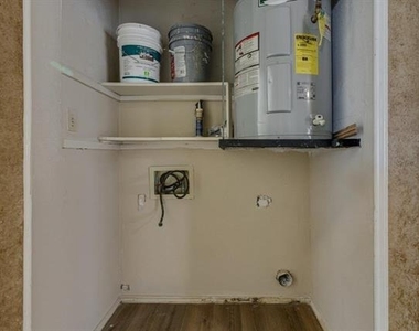 10611 Woodleaf Drive - Photo Thumbnail 21
