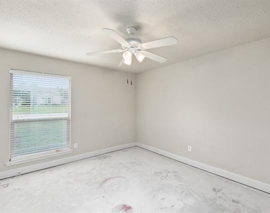 6728 Fair Meadows Drive - Photo Thumbnail 11