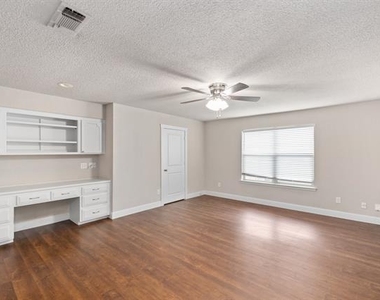 6728 Fair Meadows Drive - Photo Thumbnail 2