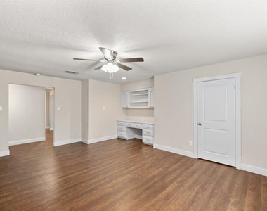 6728 Fair Meadows Drive - Photo Thumbnail 3
