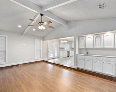 6728 Fair Meadows Drive - Photo Thumbnail 4
