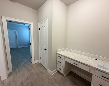 277 Saint Edmunds Way - Photo Thumbnail 3