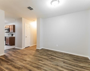 609 Rosemary Drive - Photo Thumbnail 6