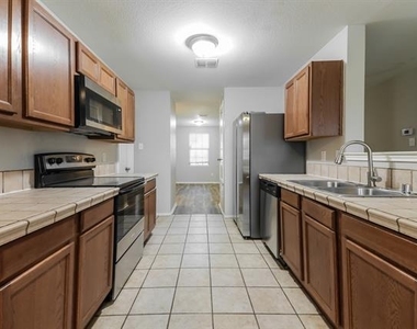609 Rosemary Drive - Photo Thumbnail 9