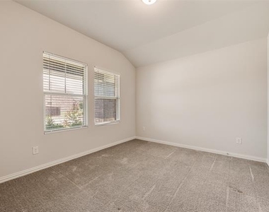 408 Ronda Road - Photo Thumbnail 4
