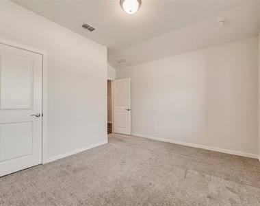 408 Ronda Road - Photo Thumbnail 5